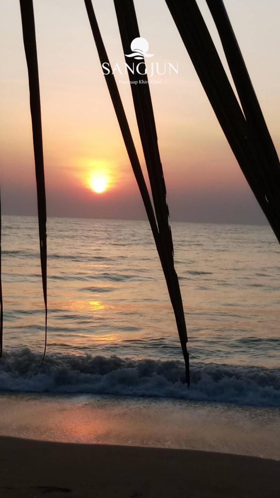 Sangjun On Beach Resort Bang Saphan Luaran gambar
