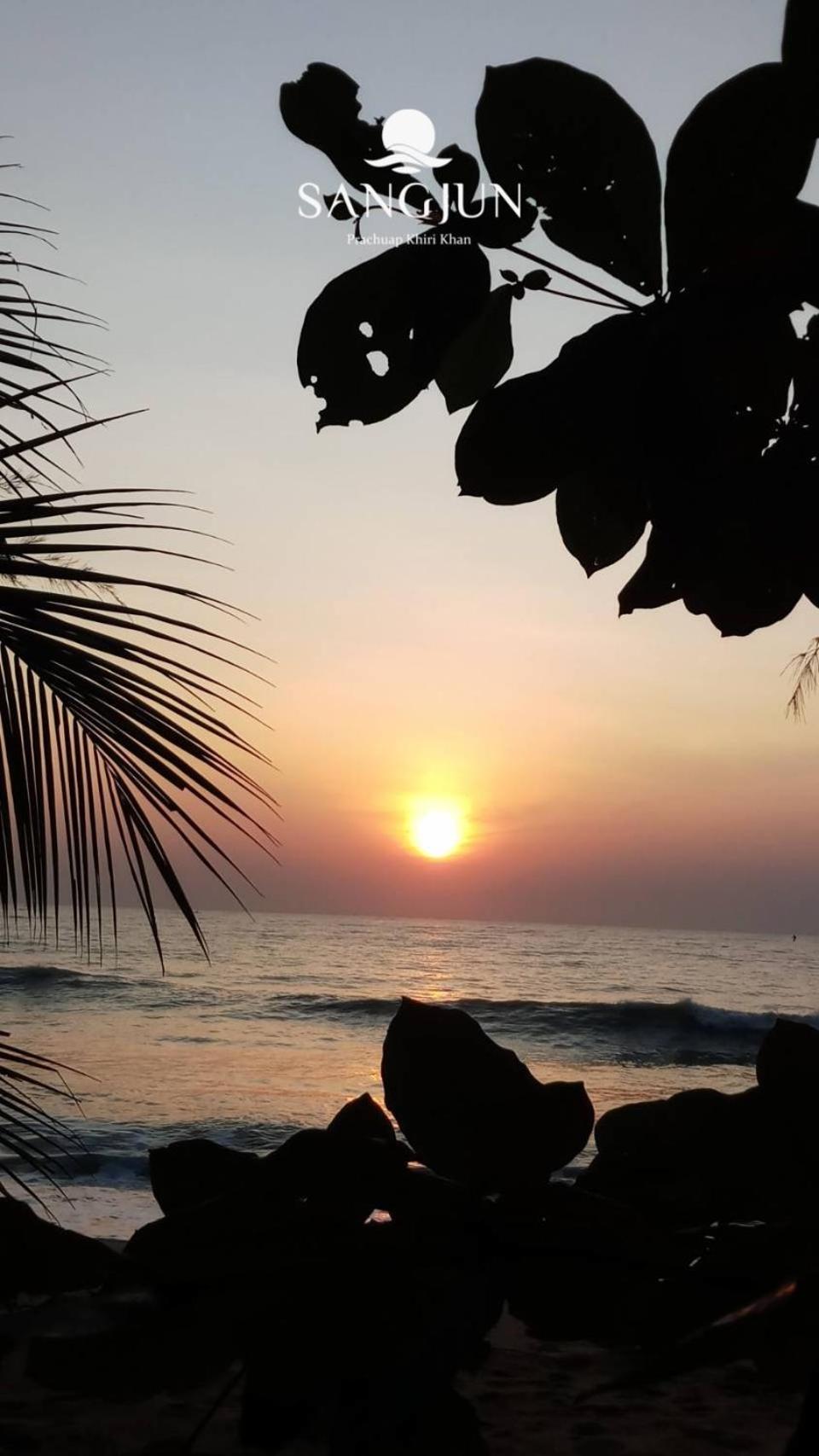 Sangjun On Beach Resort Bang Saphan Luaran gambar