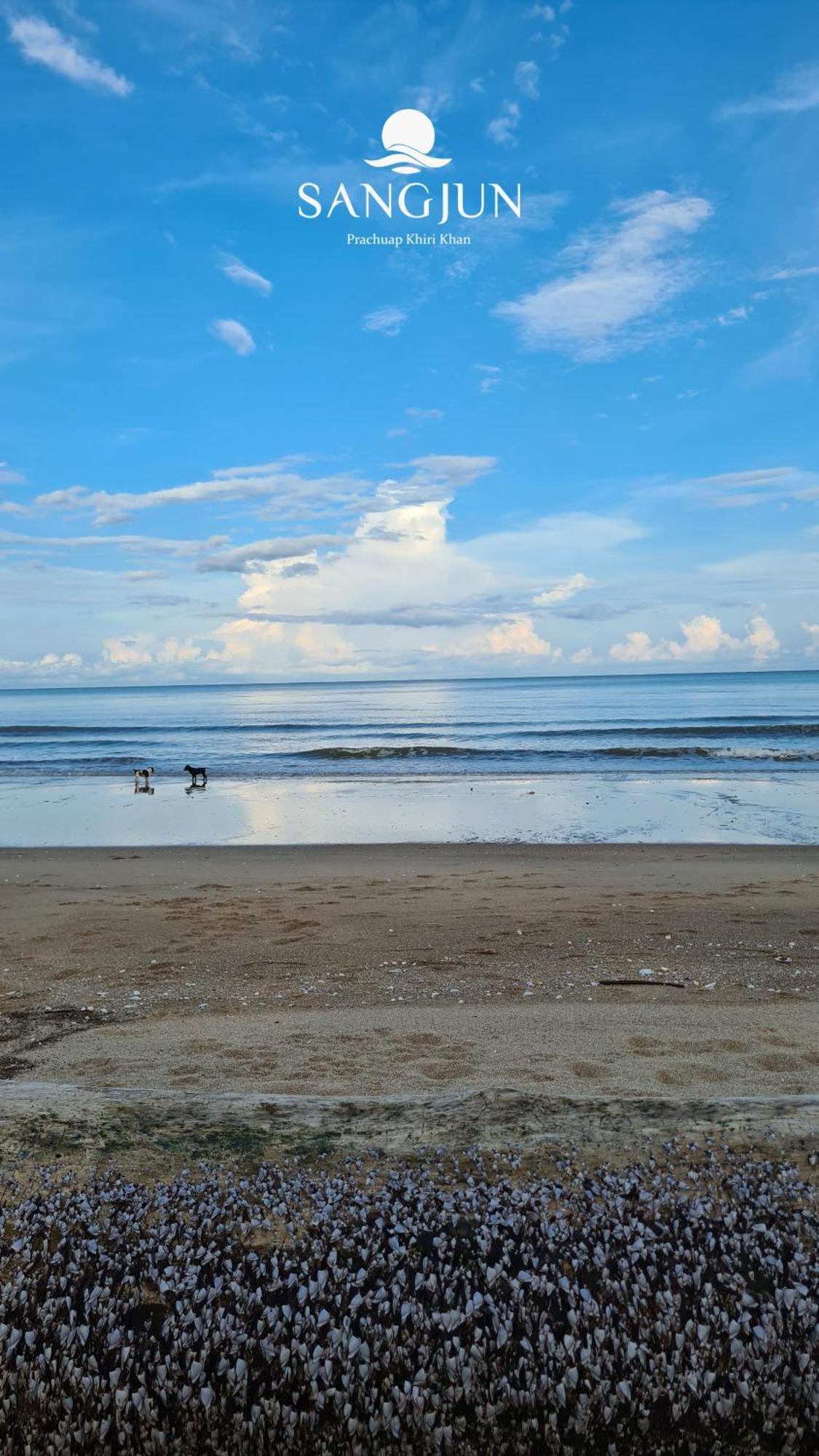 Sangjun On Beach Resort Bang Saphan Luaran gambar