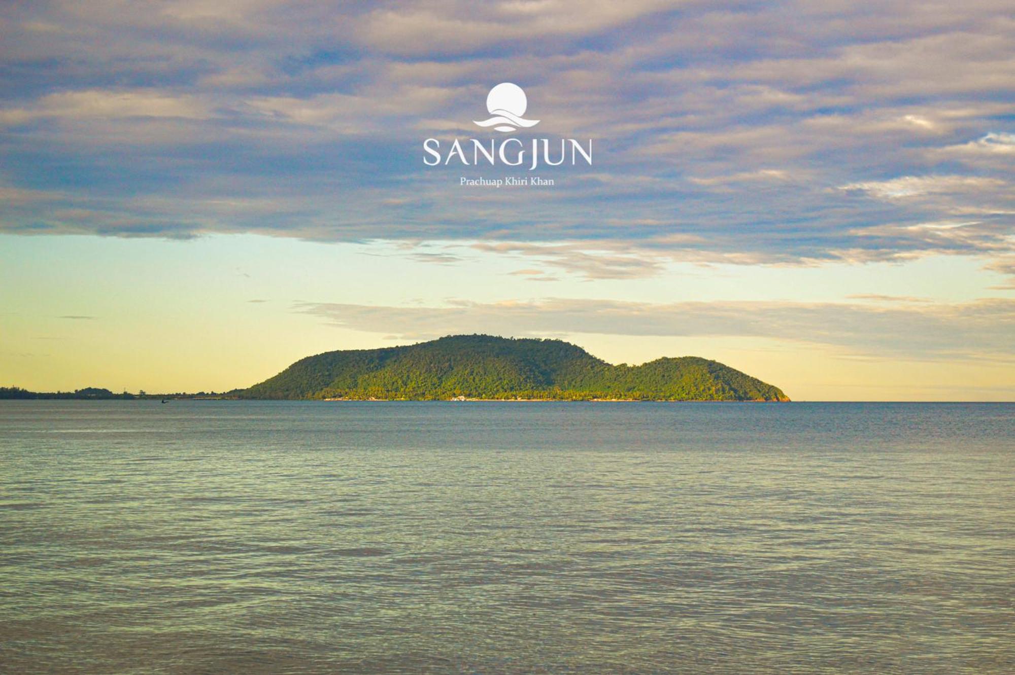 Sangjun On Beach Resort Bang Saphan Luaran gambar