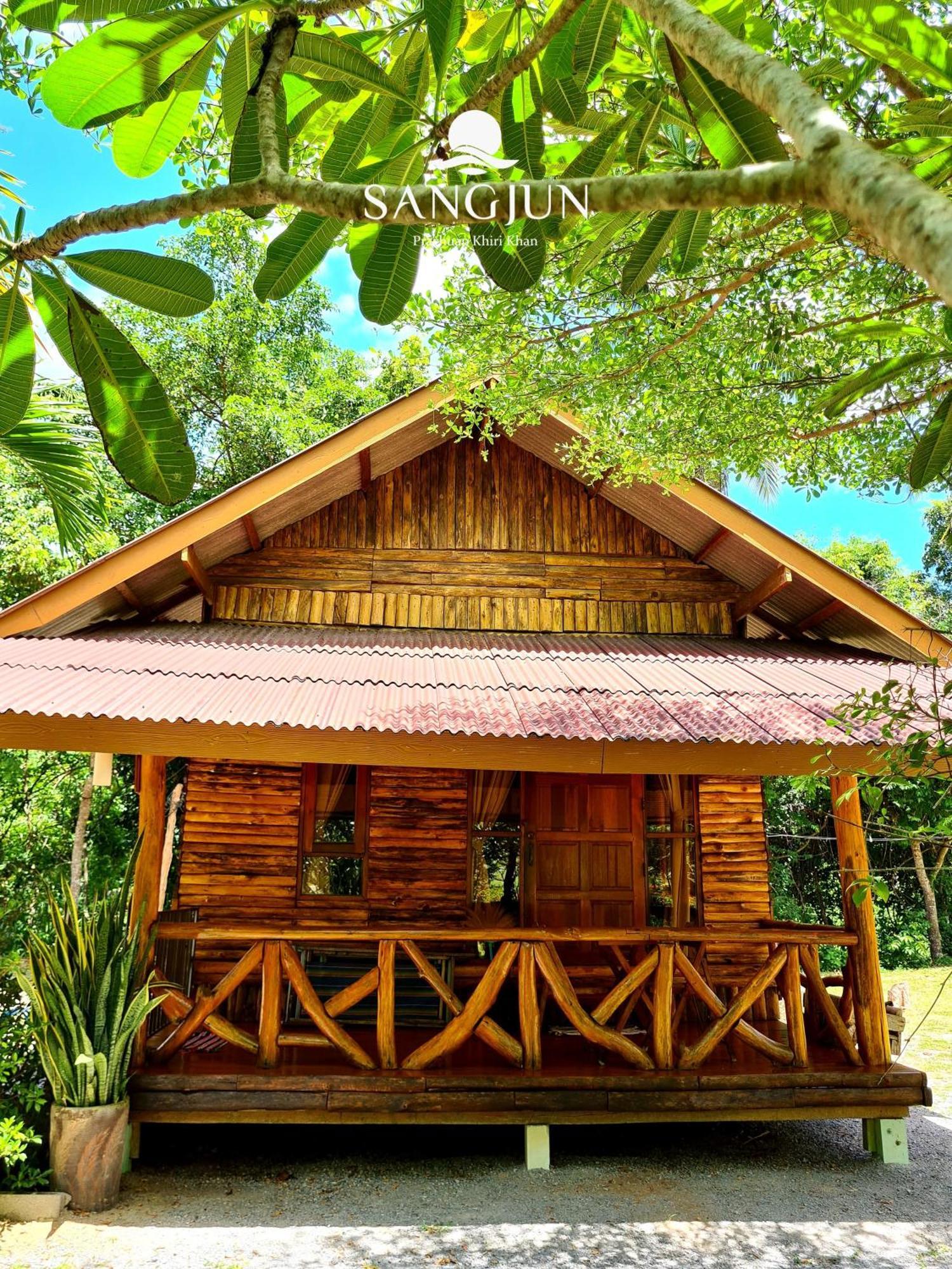 Sangjun On Beach Resort Bang Saphan Luaran gambar