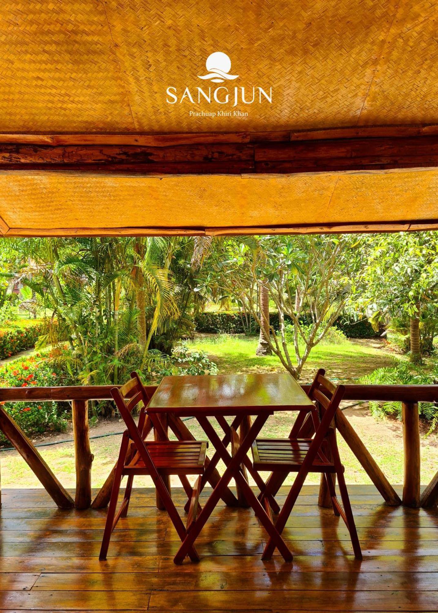 Sangjun On Beach Resort Bang Saphan Luaran gambar