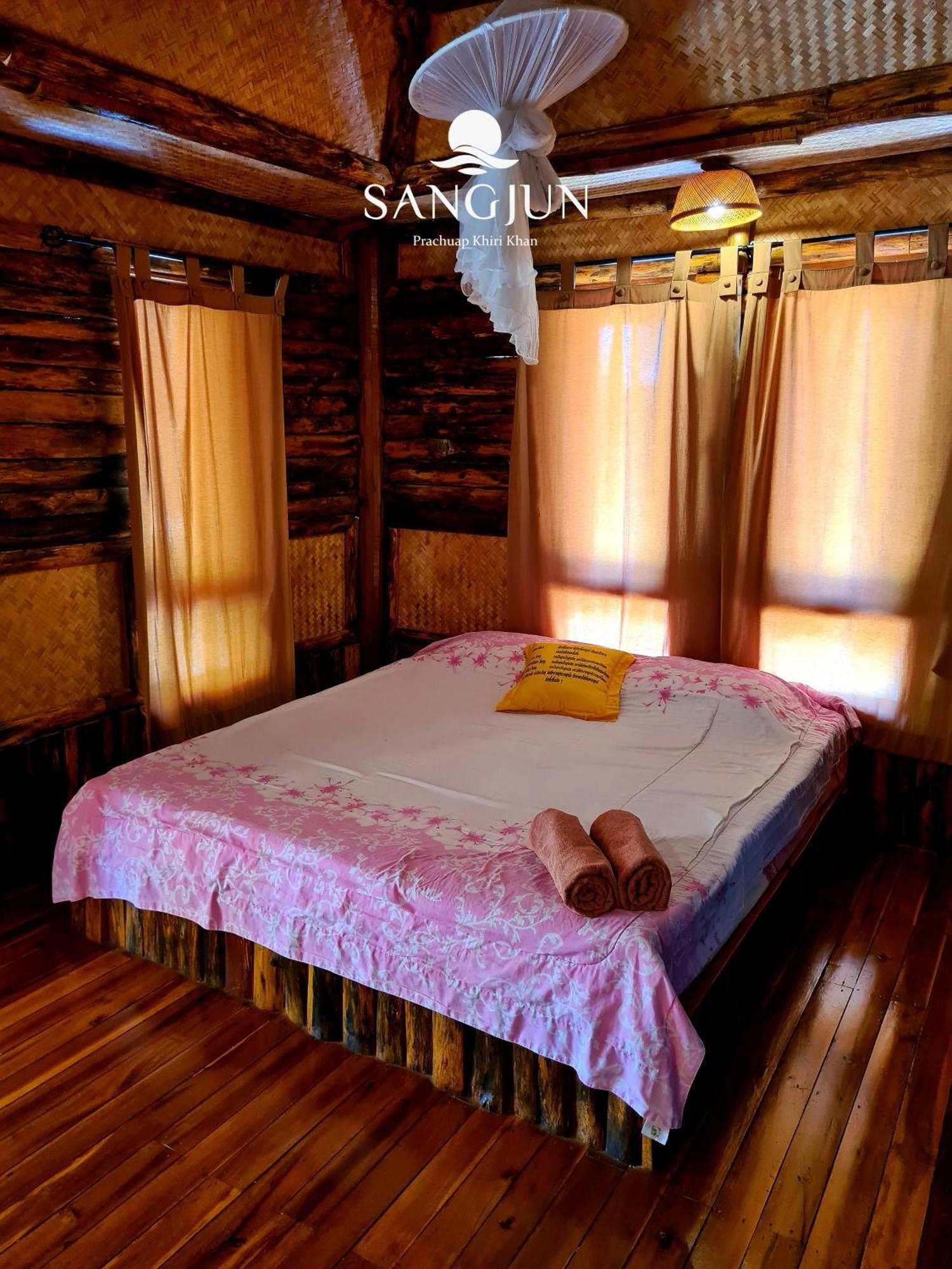 Sangjun On Beach Resort Bang Saphan Luaran gambar