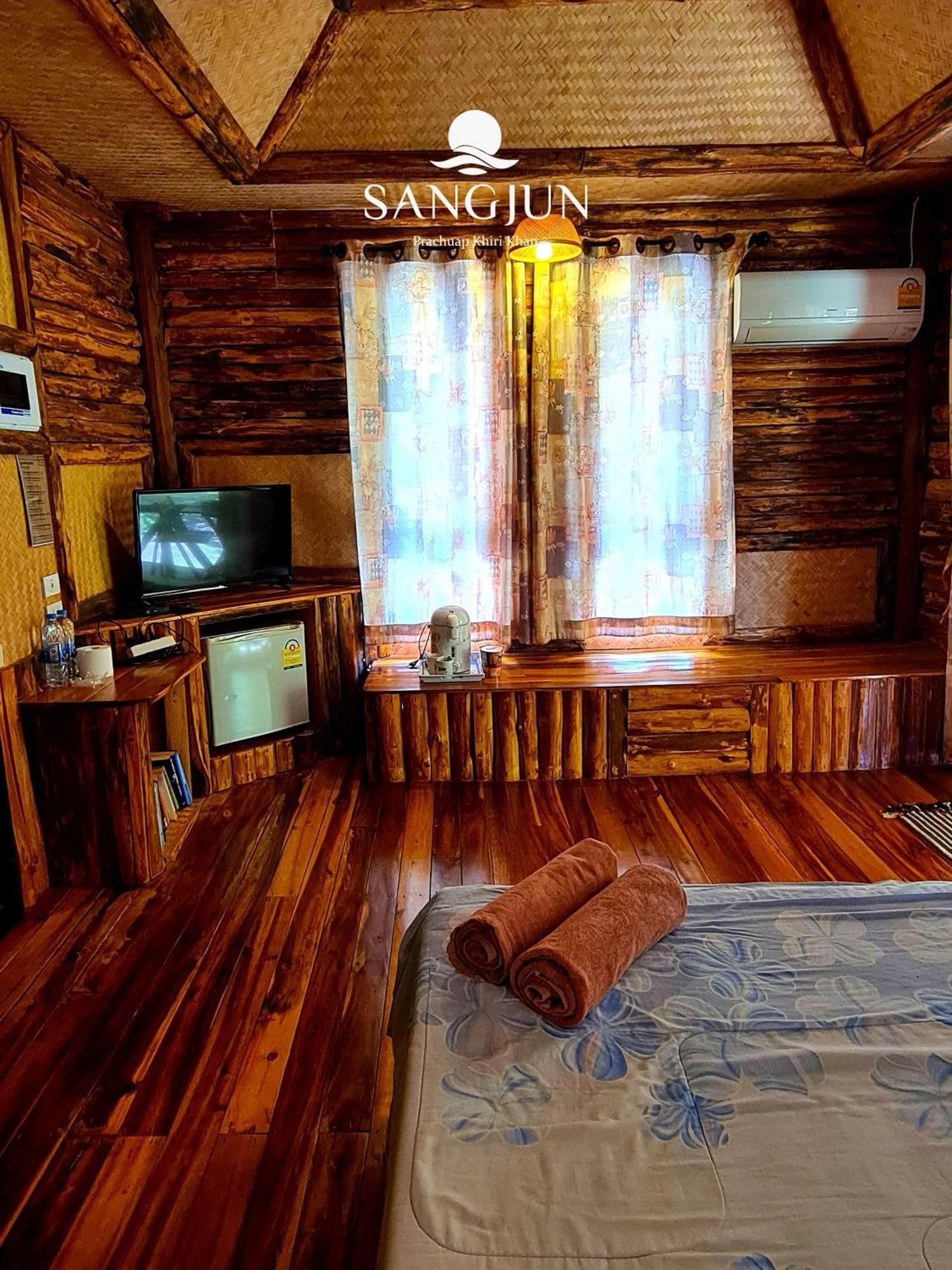 Sangjun On Beach Resort Bang Saphan Luaran gambar