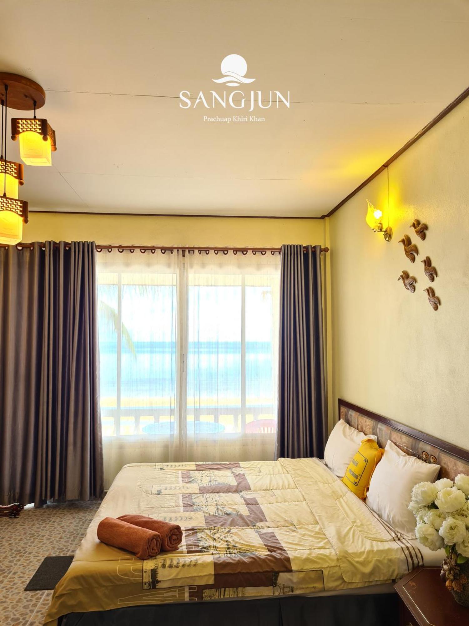 Sangjun On Beach Resort Bang Saphan Luaran gambar