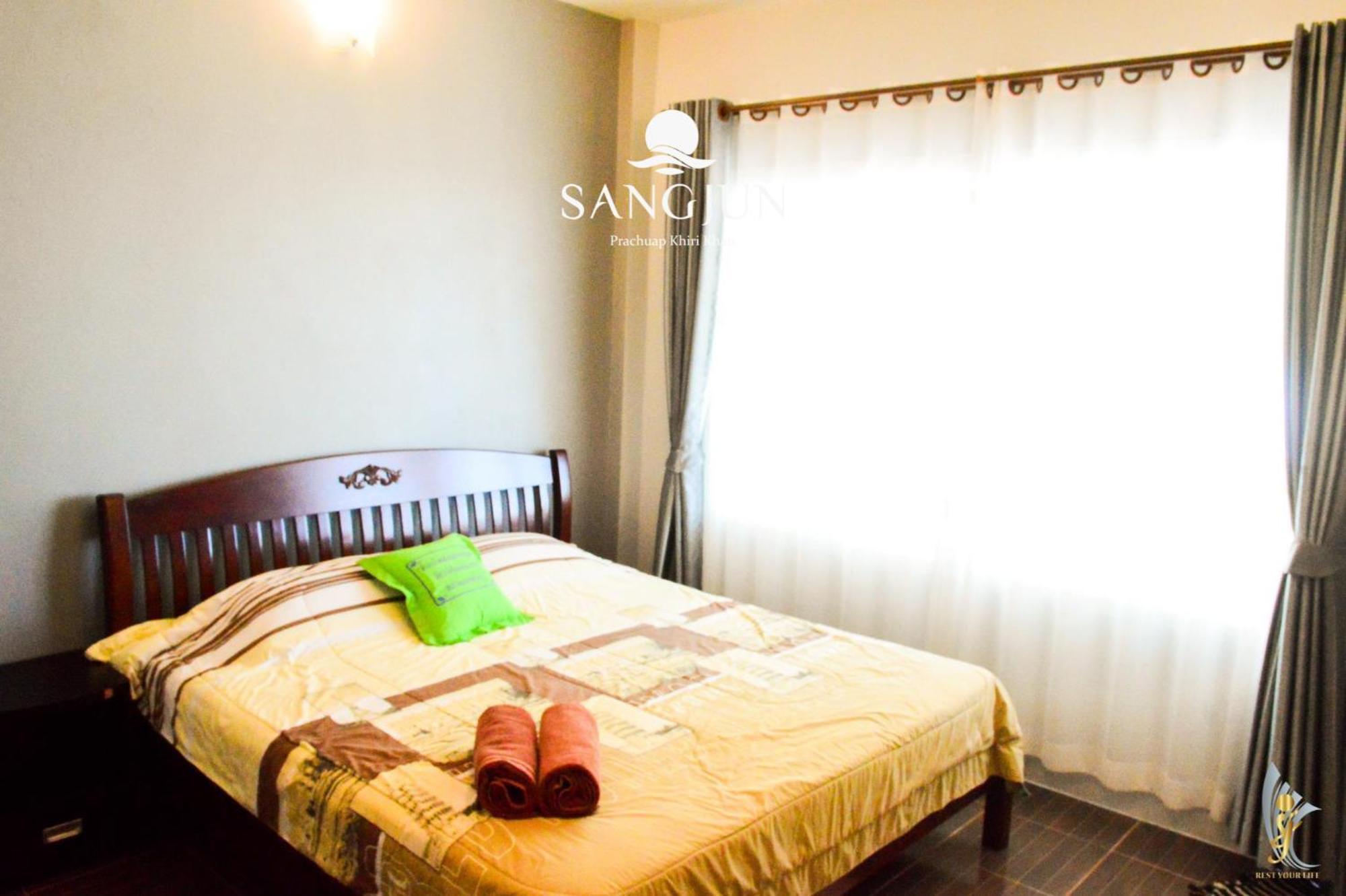 Sangjun On Beach Resort Bang Saphan Luaran gambar