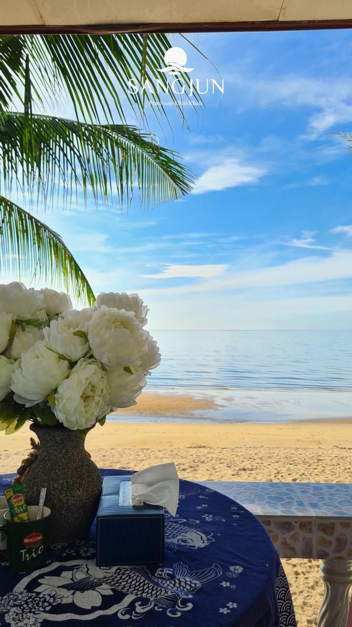 Sangjun On Beach Resort Bang Saphan Luaran gambar