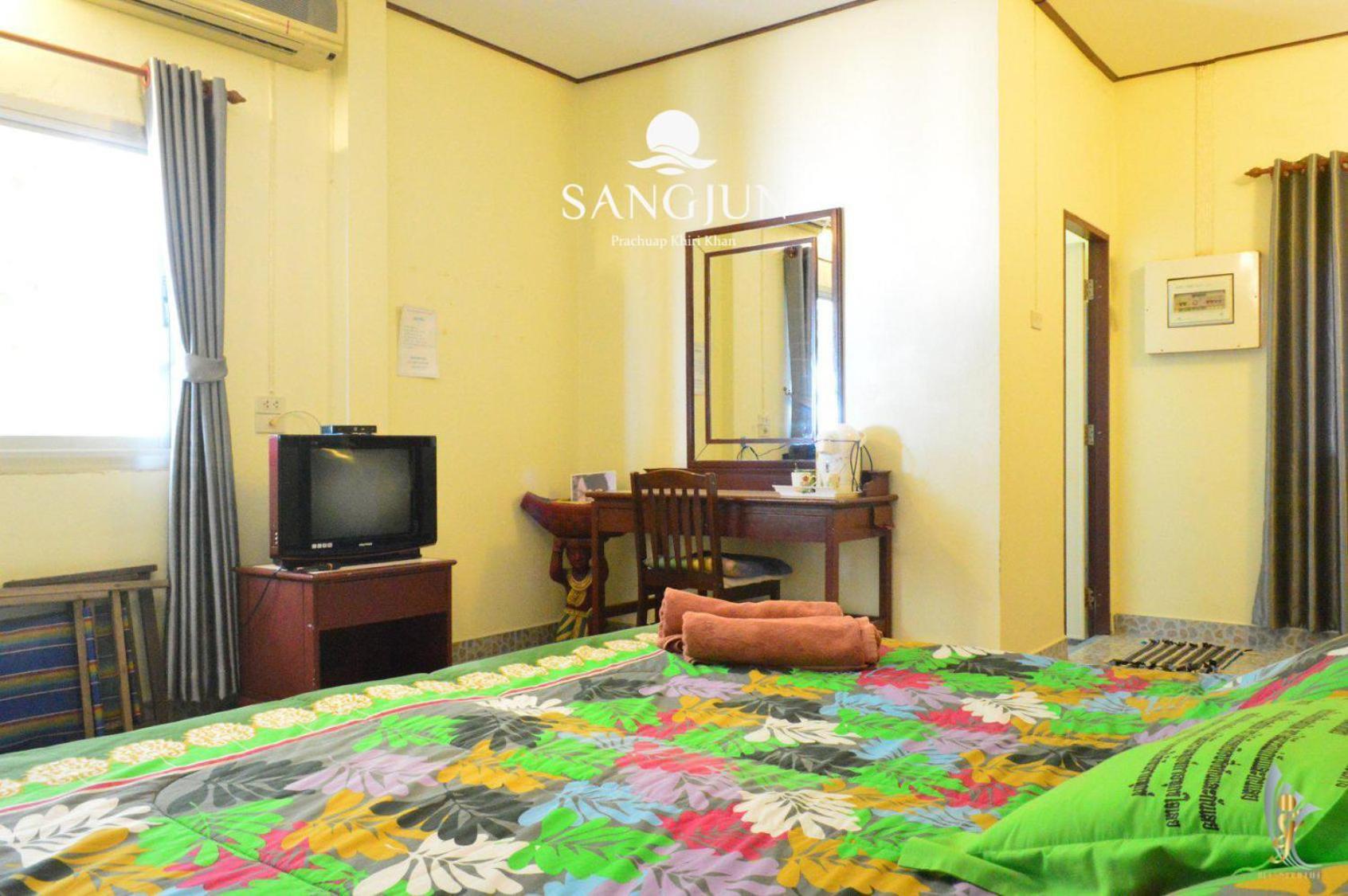 Sangjun On Beach Resort Bang Saphan Luaran gambar