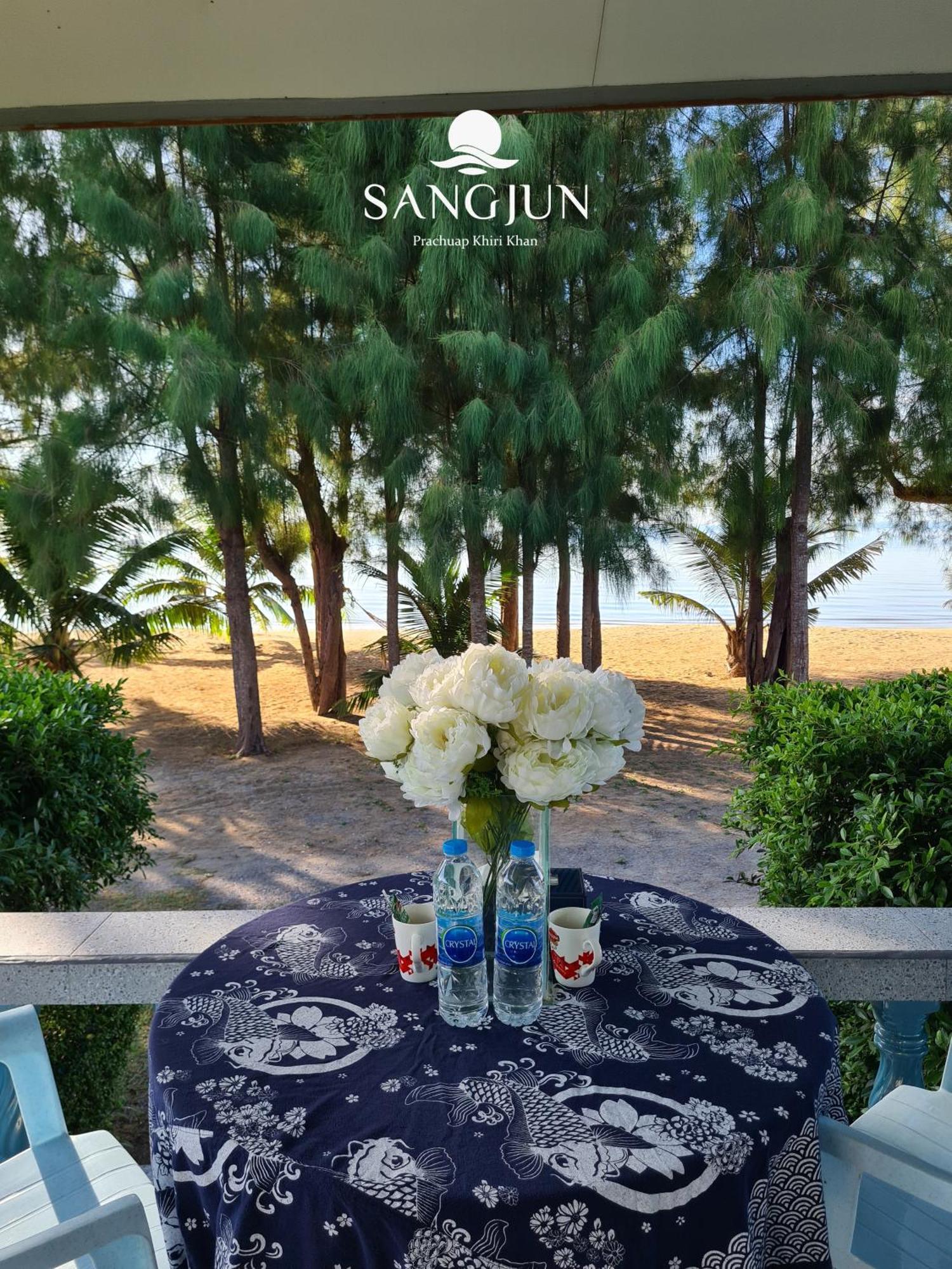 Sangjun On Beach Resort Bang Saphan Luaran gambar